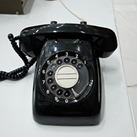 600形自動式卓上電話機(黒電話)の写真